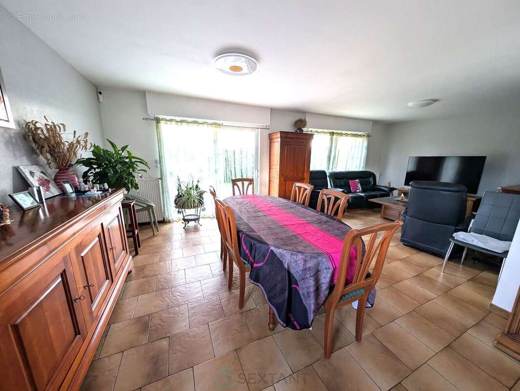 Propriété sur 27 hectares, maison 179 m2, bâtiments de 700 m2 salle de réception et 600 m2 garage - photo 8