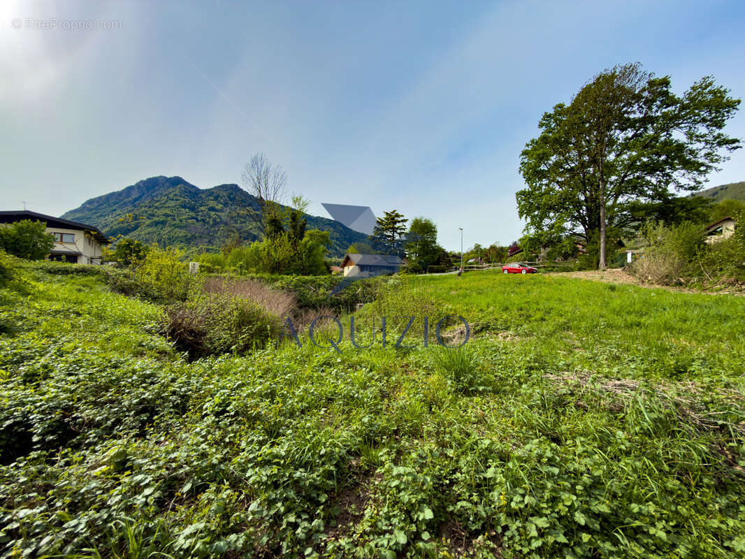 Terrain à MARIGNIER
