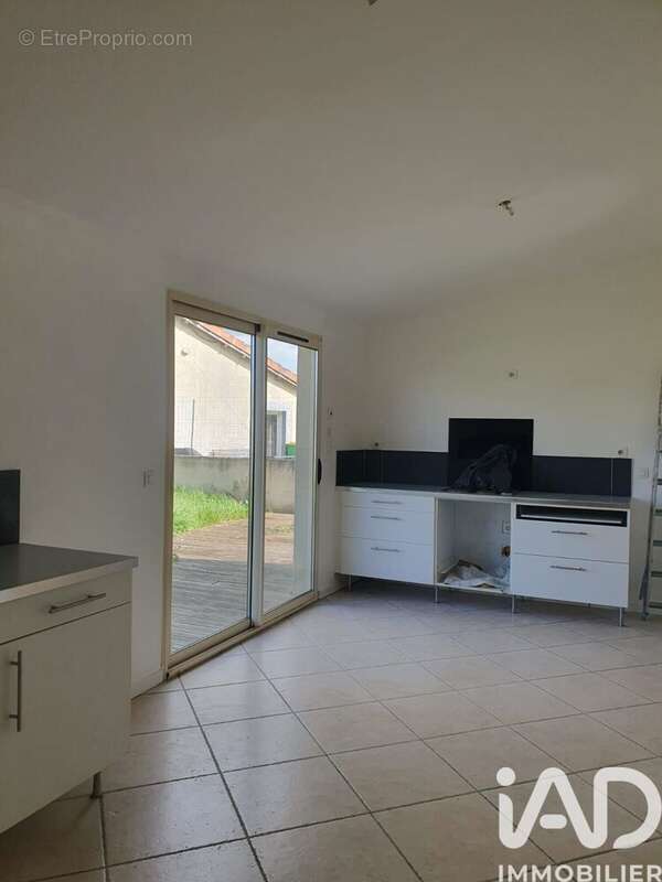 Photo 3 - Maison à LE BUSSEAU
