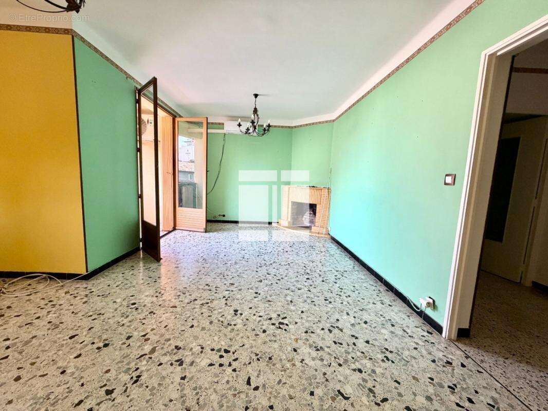 Appartement T4 de 86 m² à vendre – Centre de Calvi - photo 3