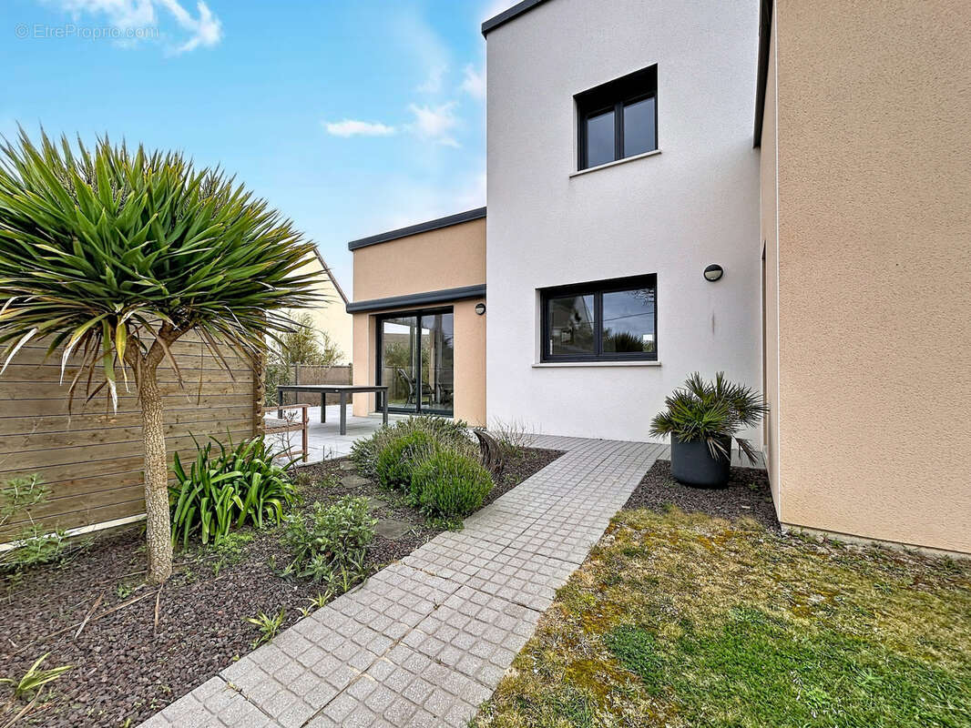 Maison à SAINT-GERMAIN-SUR-AY