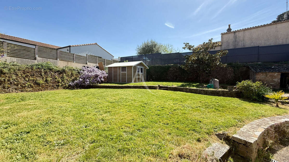 Maison à BOURNEZEAU