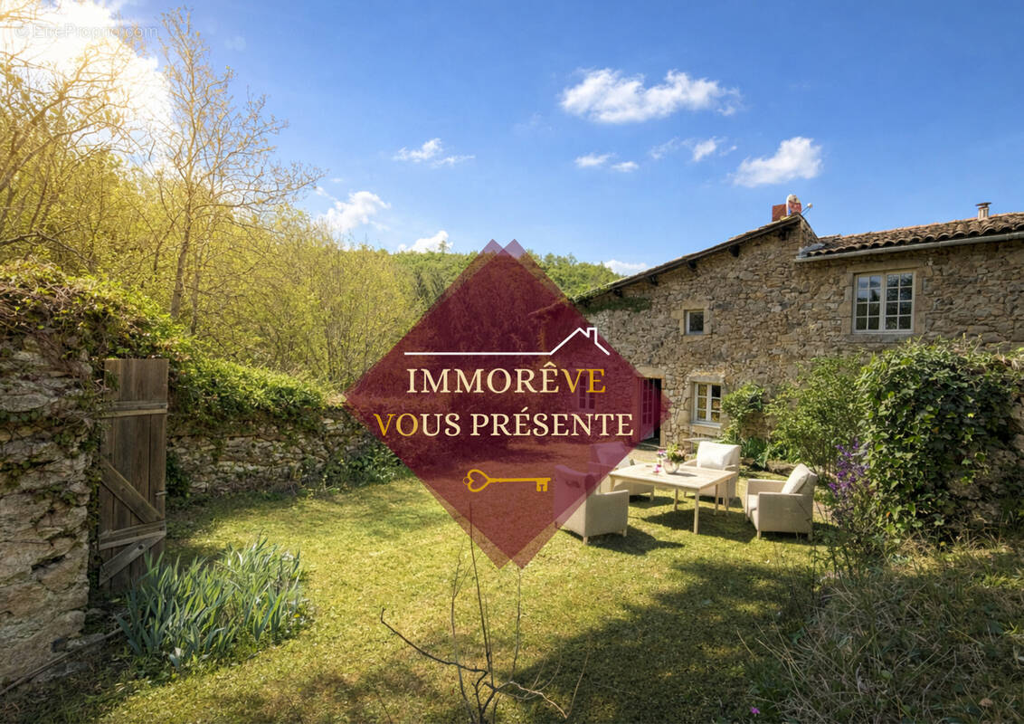 Maison à MACLAS