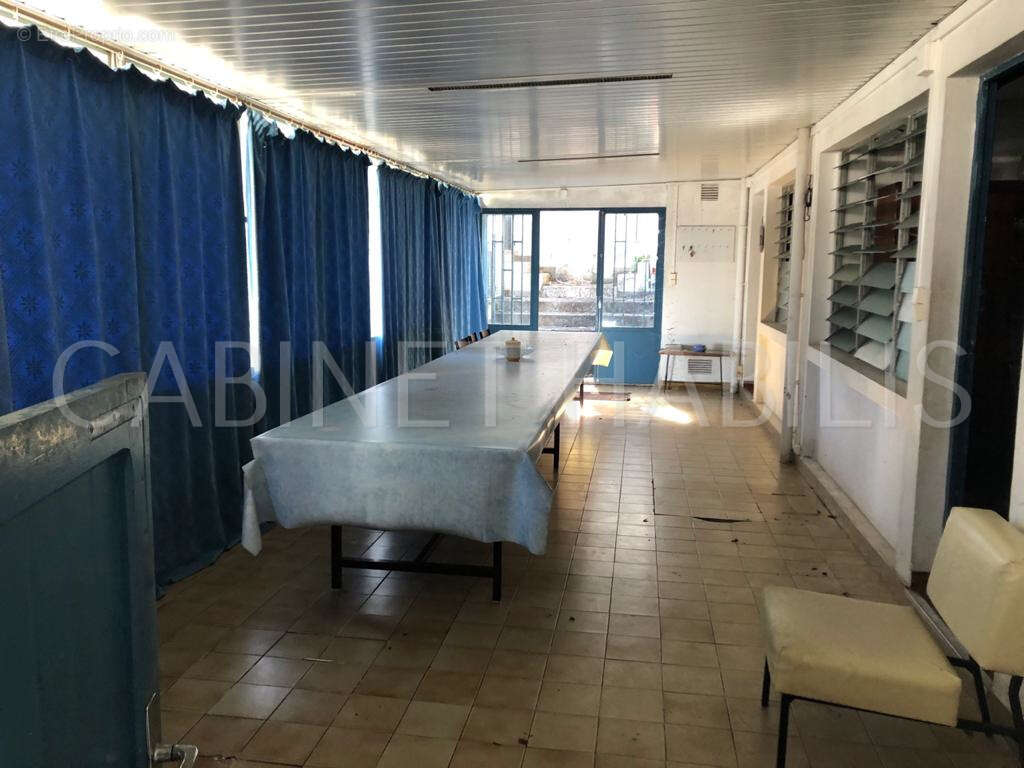 A vendre - une maison a demolir ou a renover sur un terrain de 651 m2 environ - le tampon - 297 500 € hai - photo 3