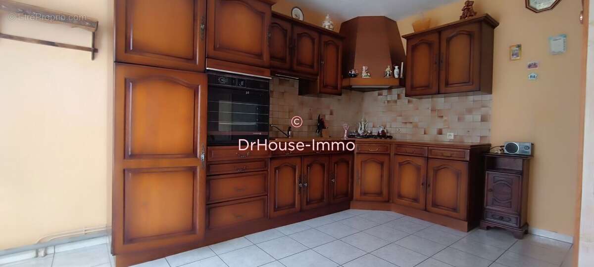 Maison à LA CHAIZE-LE-VICOMTE