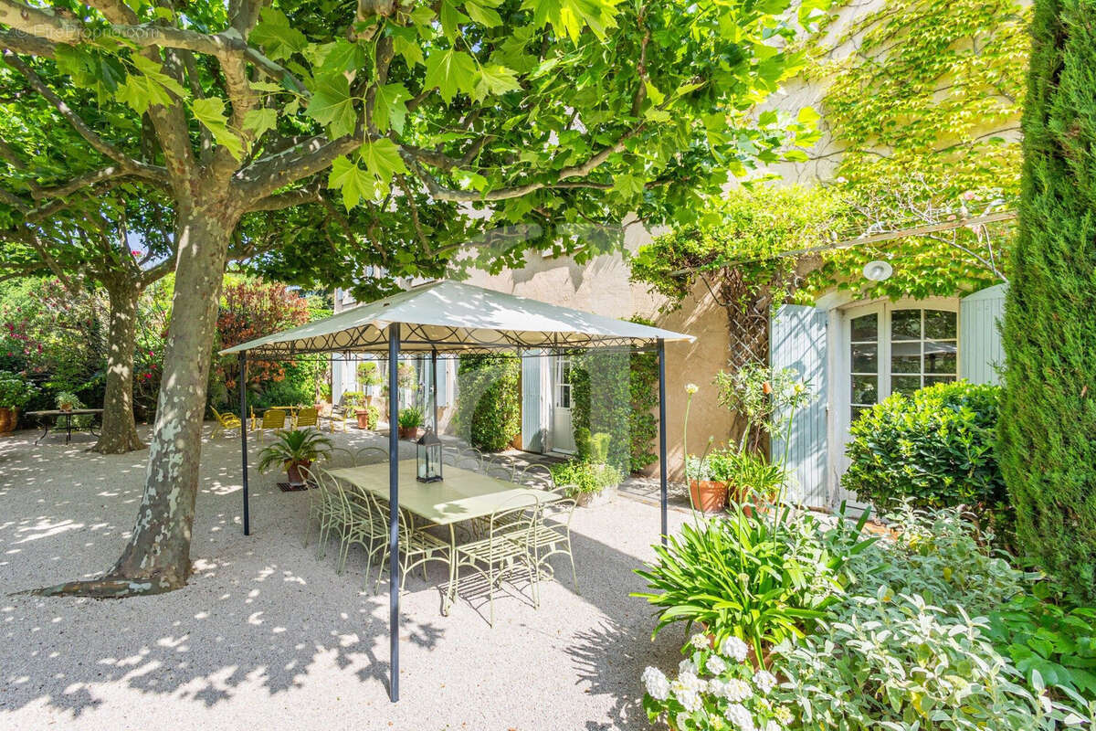 Maison à L'ISLE-SUR-LA-SORGUE