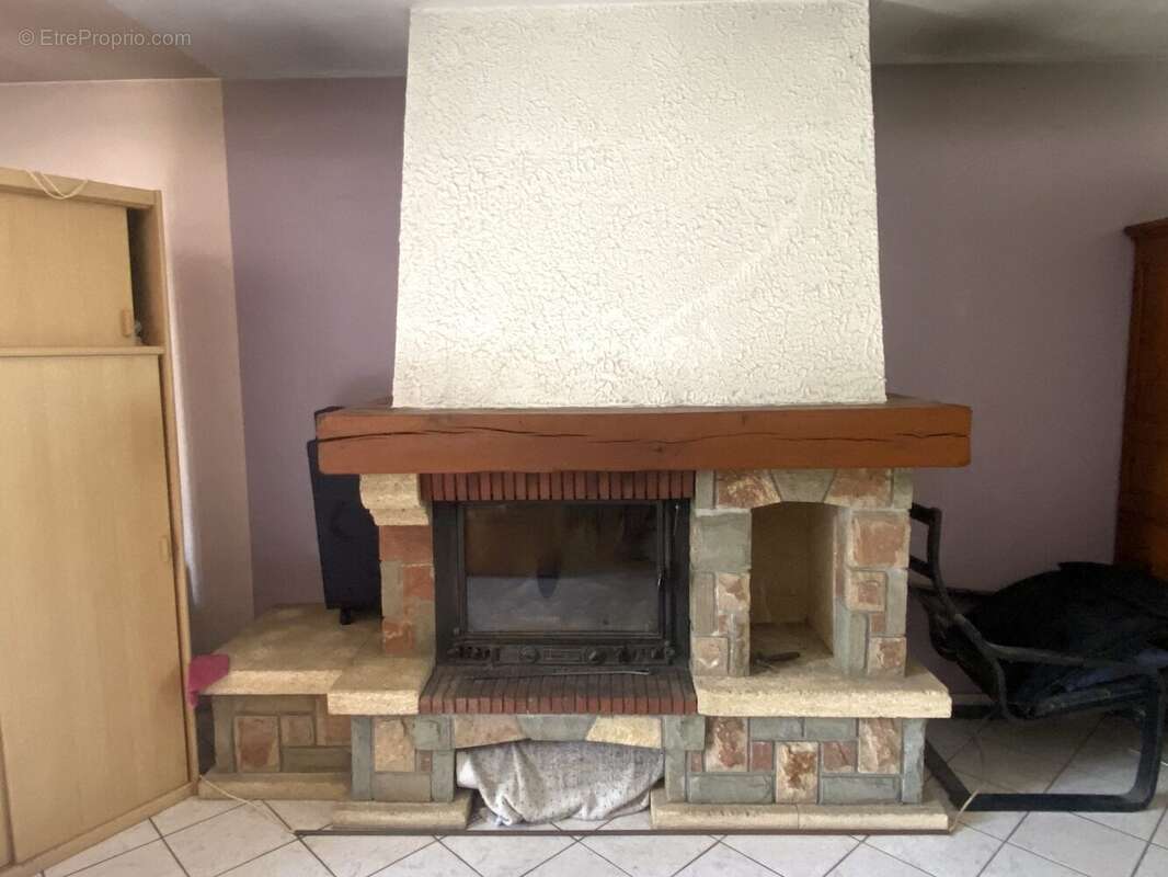 RDC Cheminée - Maison à LUMIGNY-NESLES-ORMEAUX