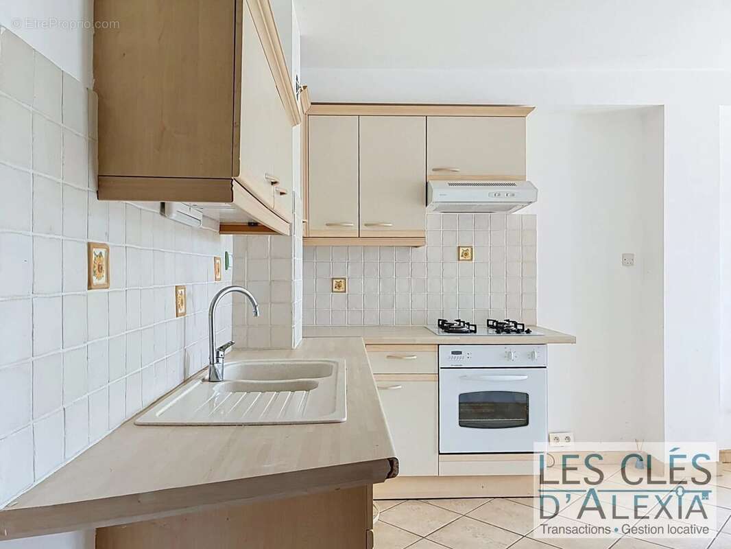 Maison deux appartements- Terrain- deux garages- Veranda - photo 4