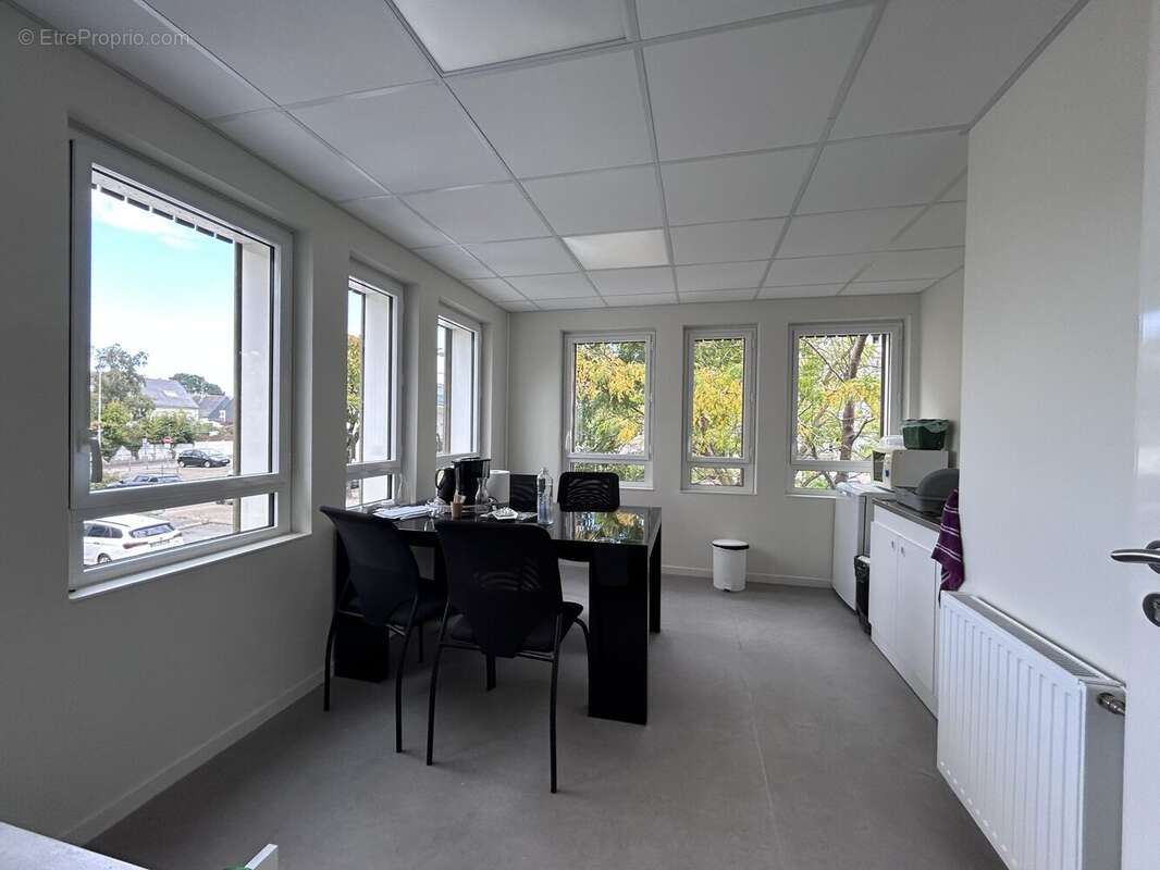 Bureau administratif / Espace pause - Commerce à LORIENT