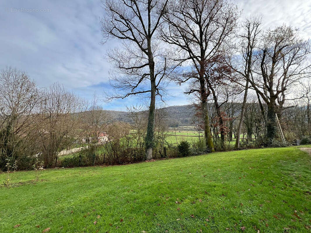 Maison à CHAVANNES-SUR-SURAN