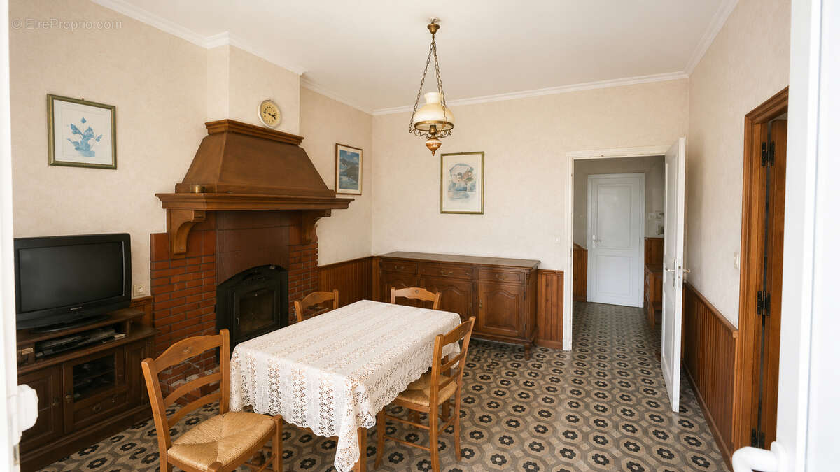 Maison à CRUZY
