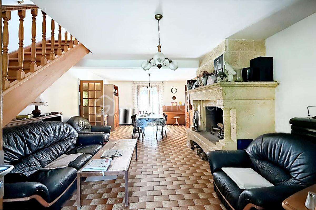 Maison à COUTEVROULT