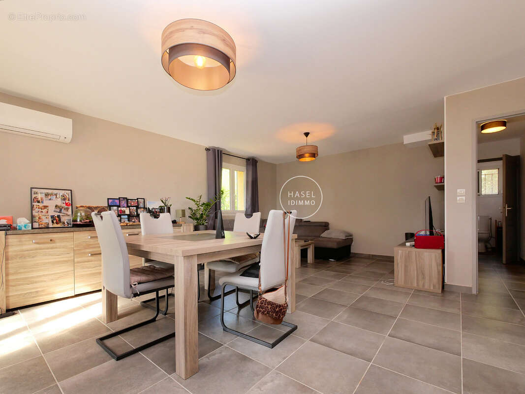 Villa en parfait état avec piscine, garage et grand jardin avec dépendance - photo 9