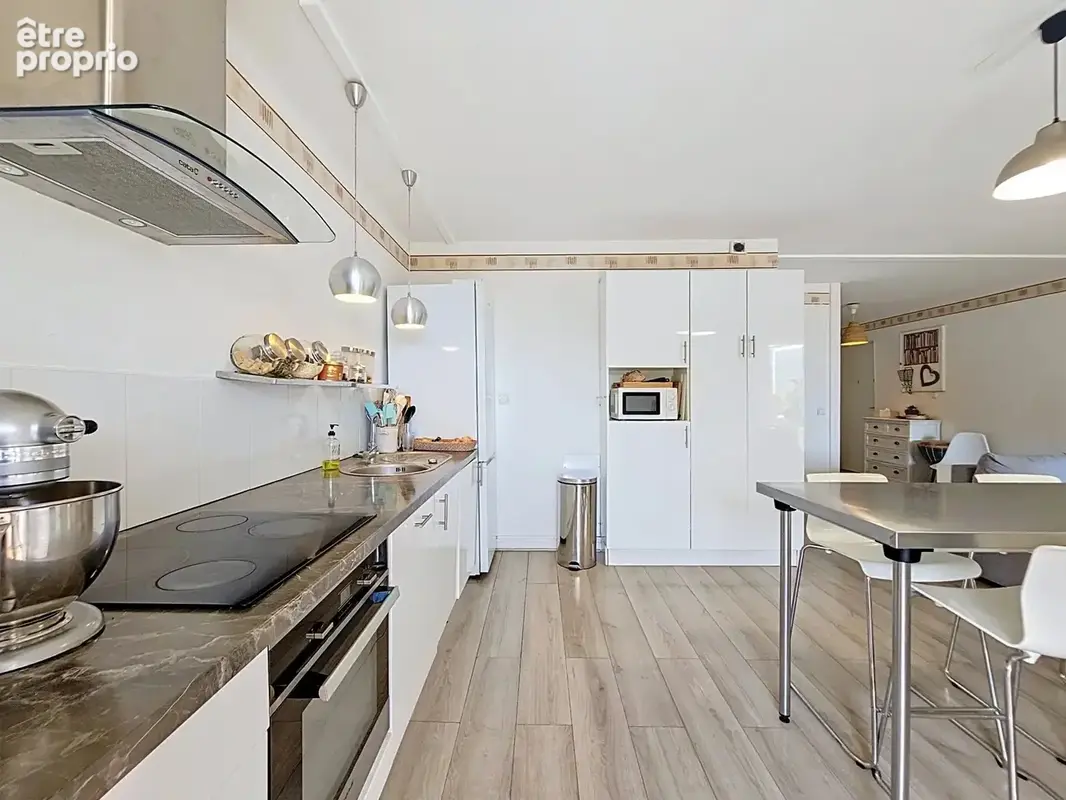 Nice ouest – 4p superbe rez-de-jardin avec terrasse, jardin privatif, piscine et garage - photo 5