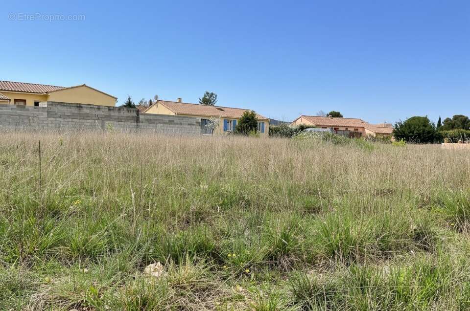 Terrain à SAINT-MAURICE-SUR-EYGUES