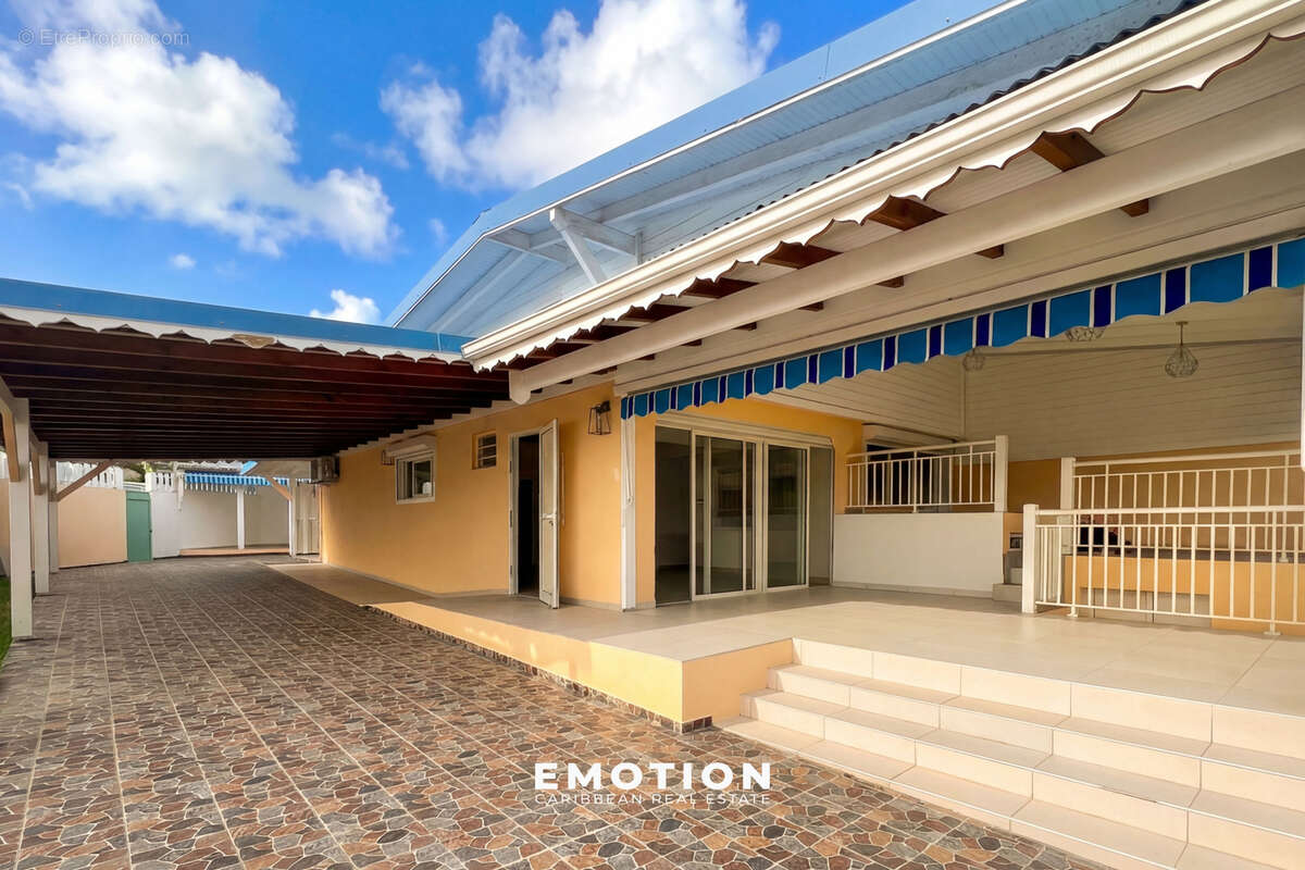 Maison à PETIT-BOURG