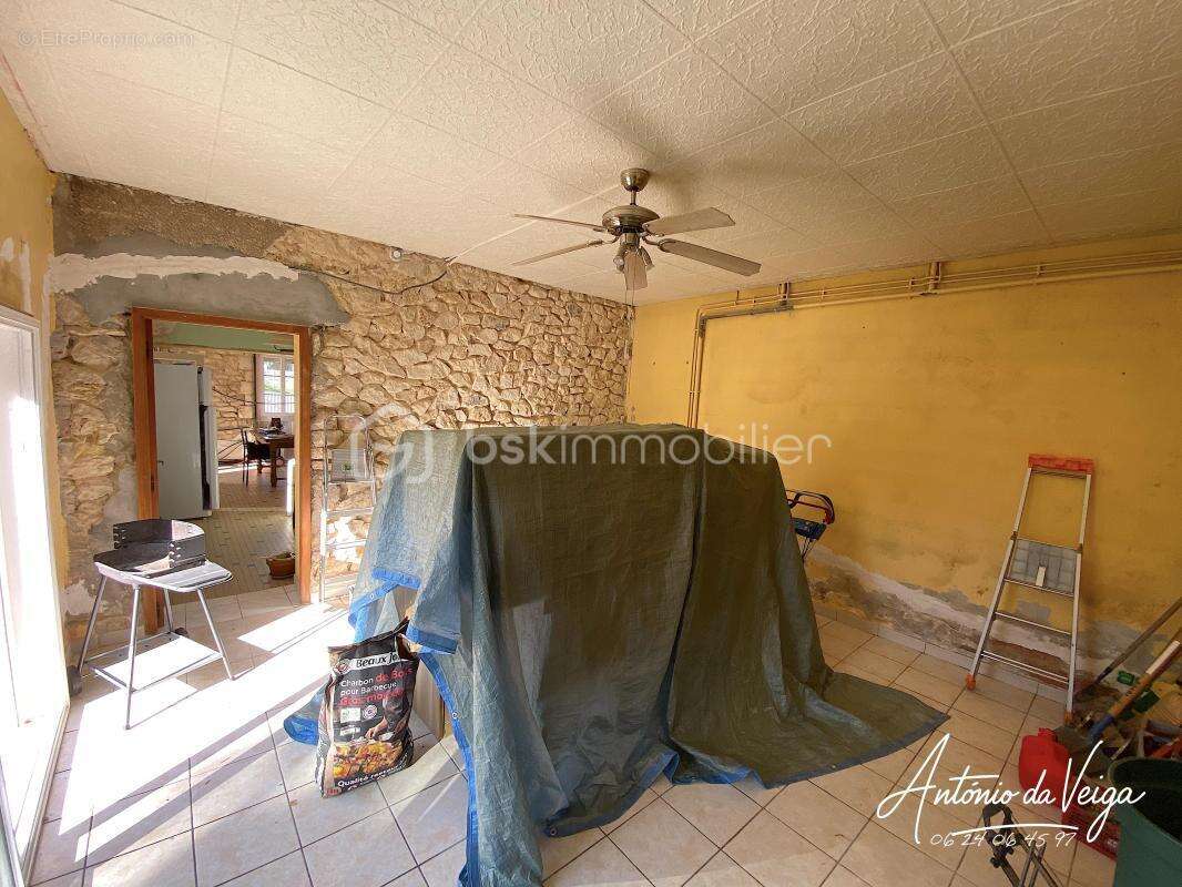   Authentique Maison de Garde-Barrière avec Terrain et Dépendances - photo 3