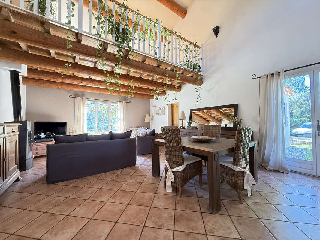 Maison à MEYRARGUES