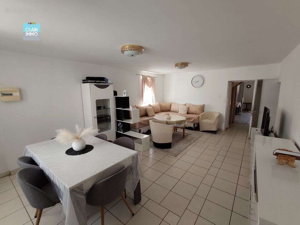A SAINT-ALBAIN PROCHE MACON MAISON 5 PIECES DE 150 M2 SUR - Maison à SAINT-ALBAIN