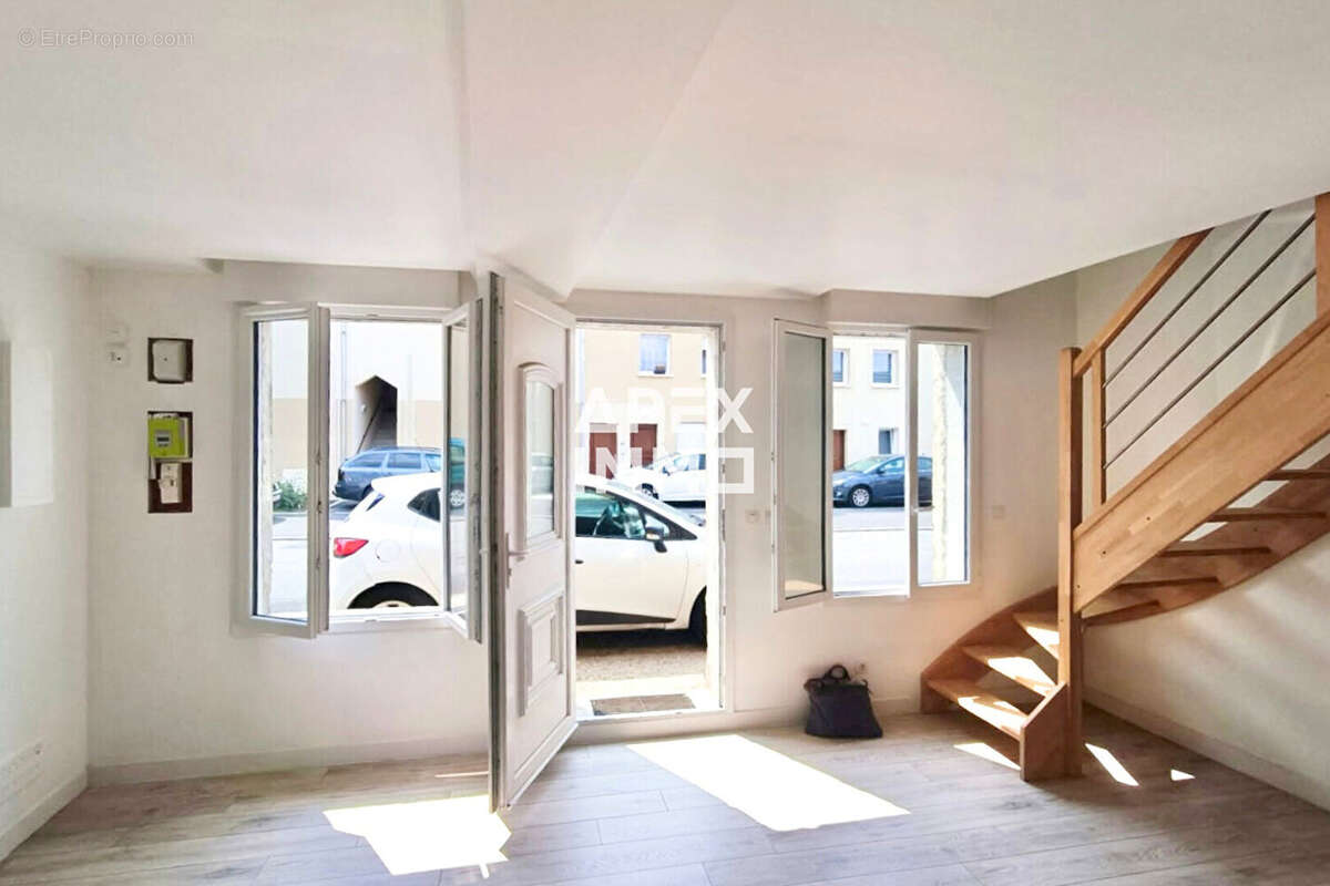 Maison à VIENNE-EN-VAL