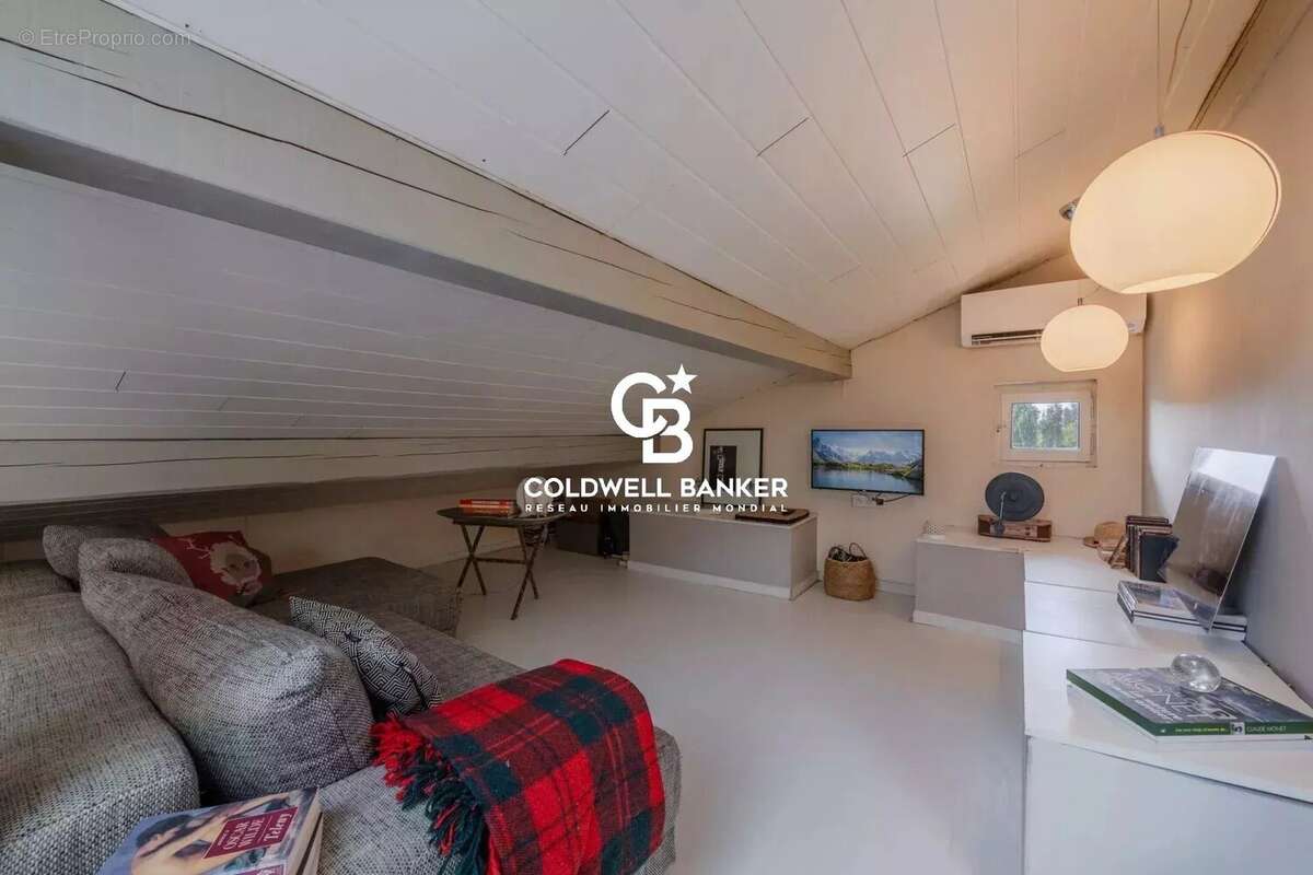 Maison à VETRAZ-MONTHOUX