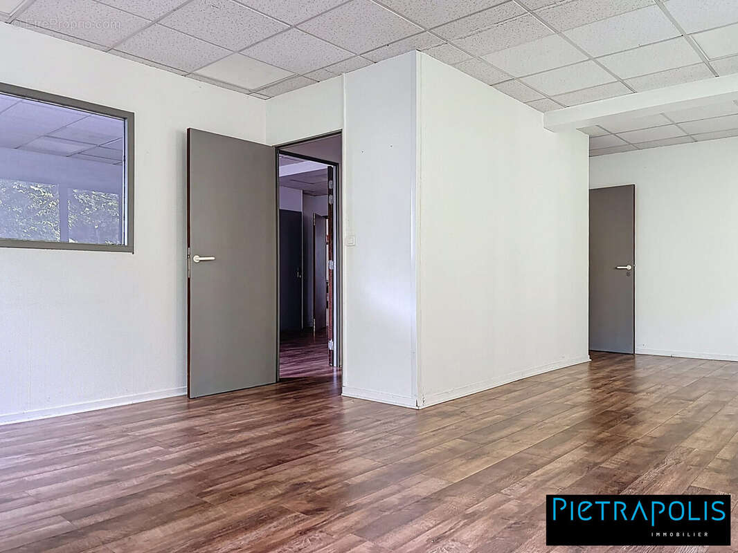 Bureau 97m² - Commerce à LISSIEU