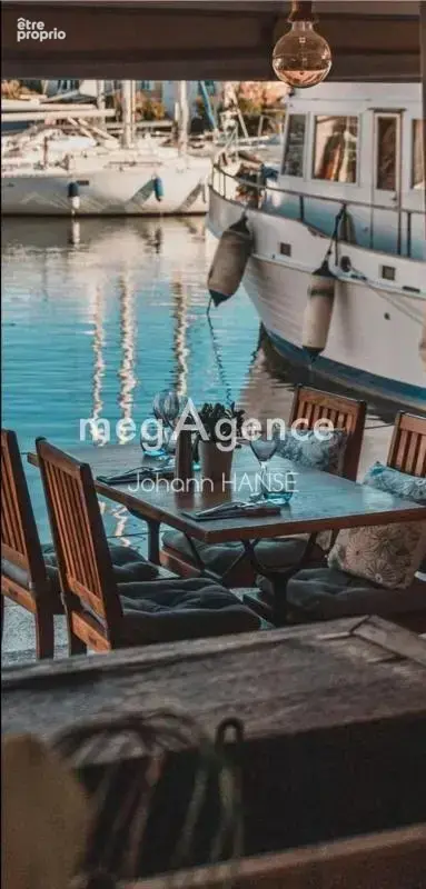 Restaurant–Bar Licence IV à Port-Grimaud – 3 terrasses – CA 390 k€ - photo 2