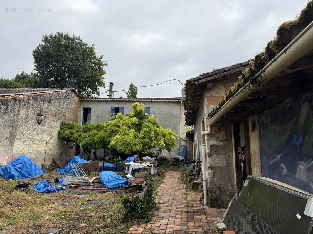 Maison à SAINT-MARTIN-LACAUSSADE