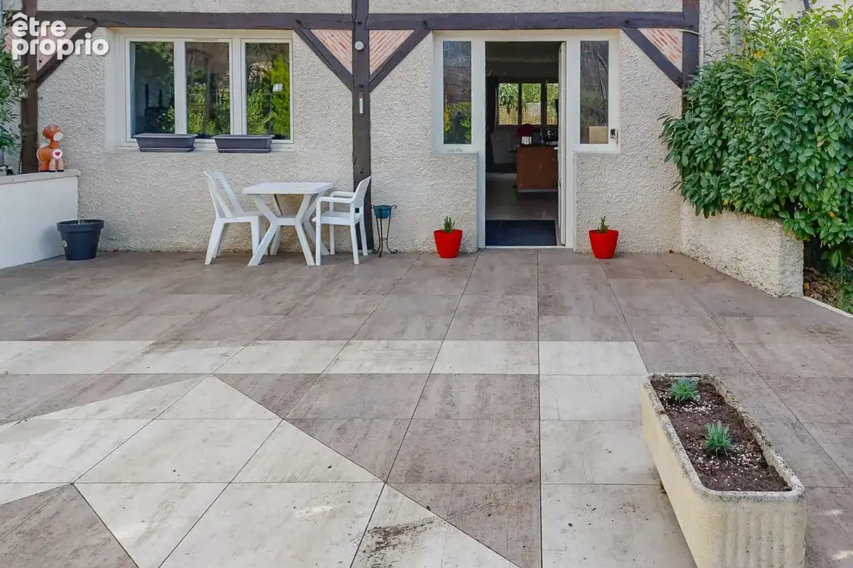 Ensemble immobilier avec restaurant et habitations - photo 13