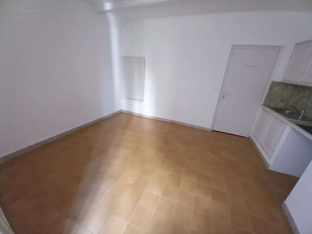Appartement à PUGET-THENIERS