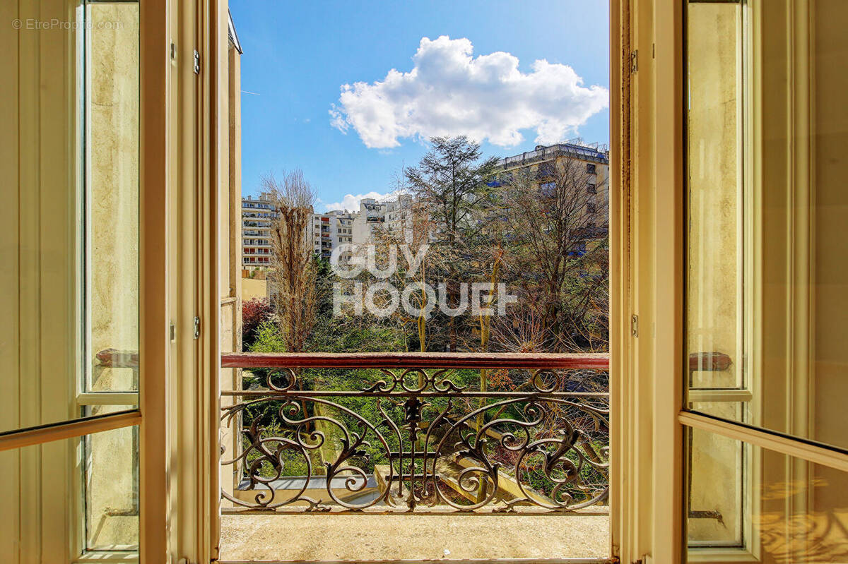 Appartement à PARIS-16E