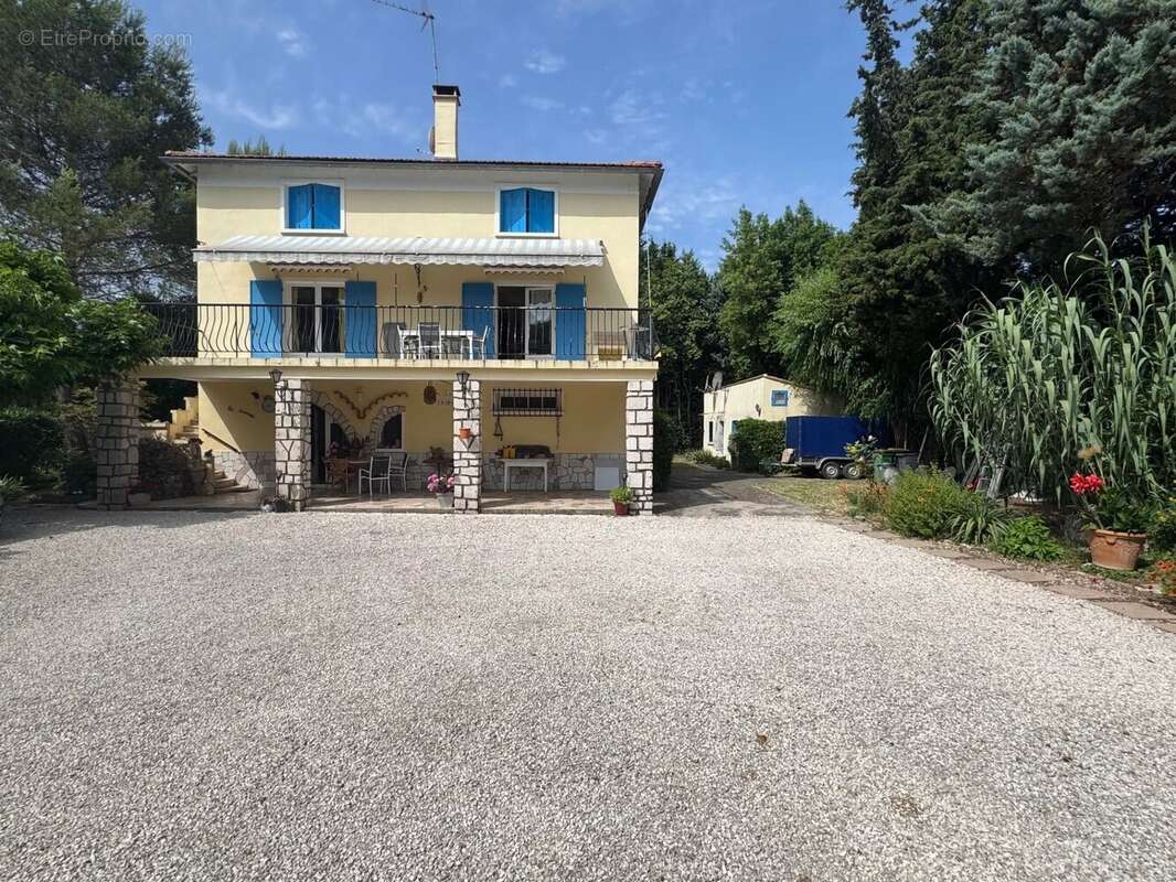 Maison à BESSE-SUR-ISSOLE