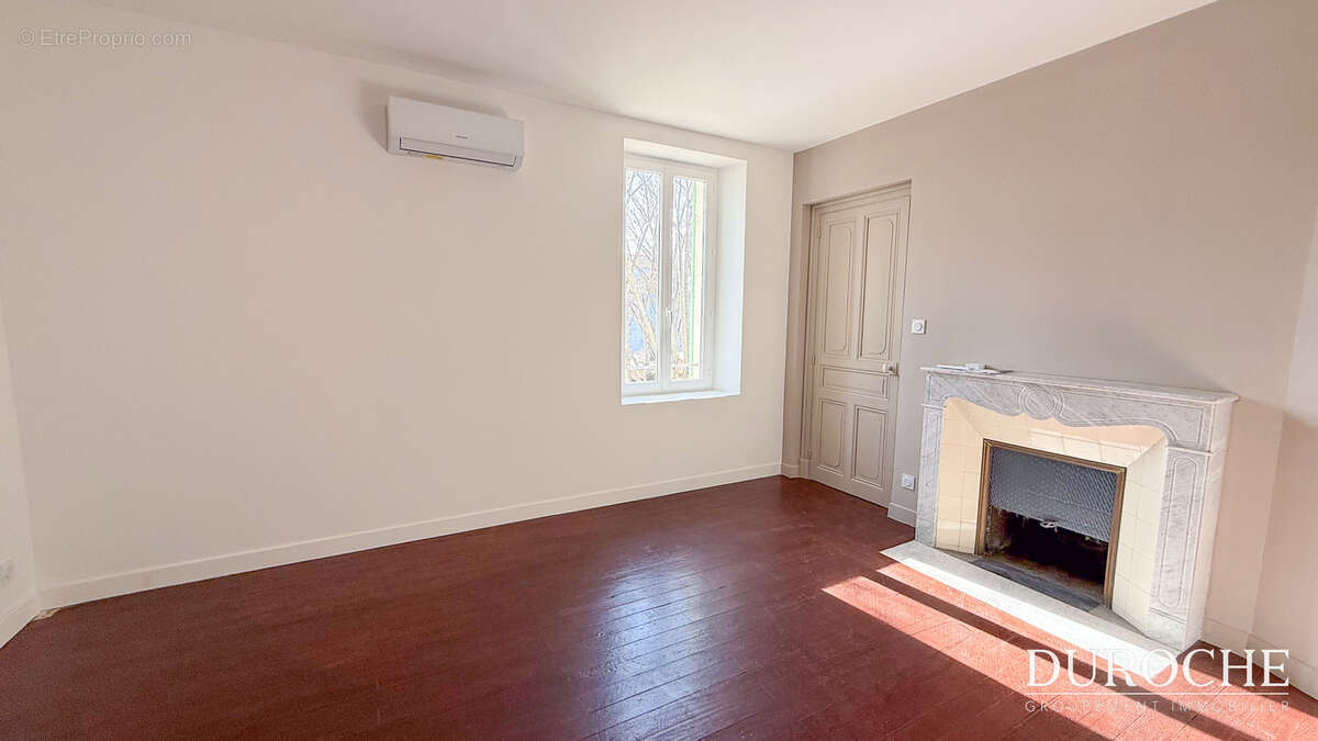 Maison à CAMARET-SUR-AIGUES