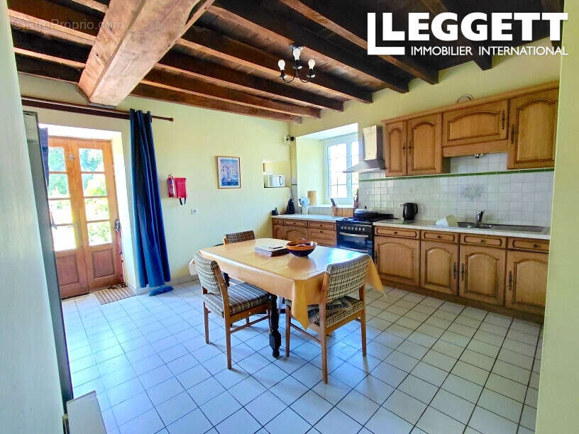 Magnifique manoir du 17ᵉ, 8 chambres, belles dépendances, implanté dans un superbe parc avec étang - photo 6
