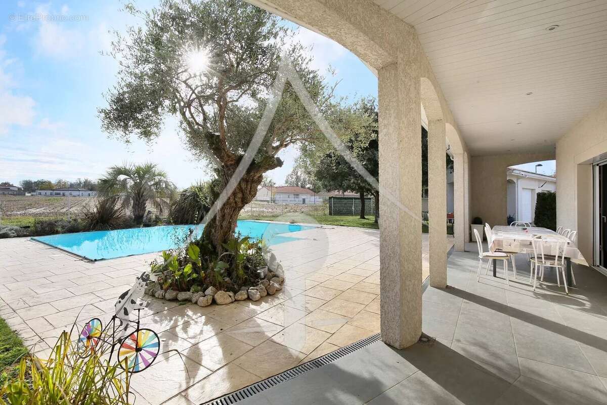 Maison à LAVERNOSE-LACASSE