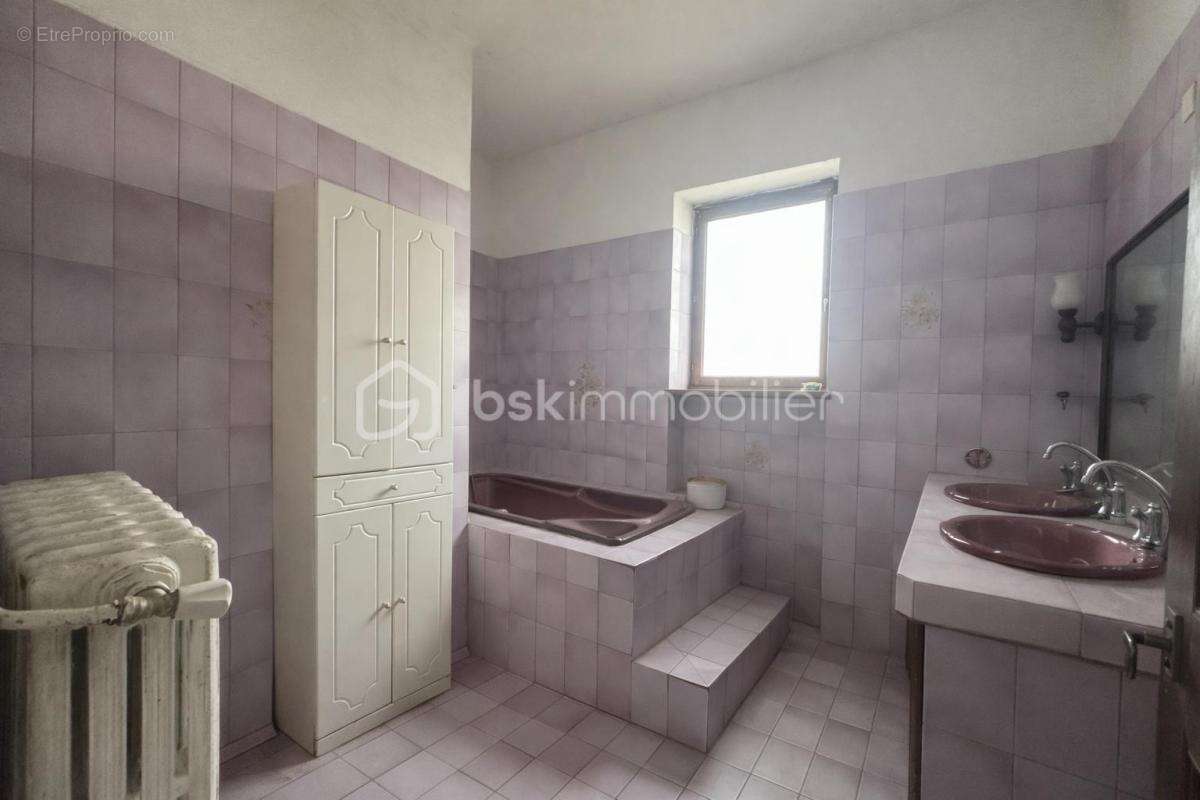 Maison à SAINT-JULIEN-LES-ROSIERS