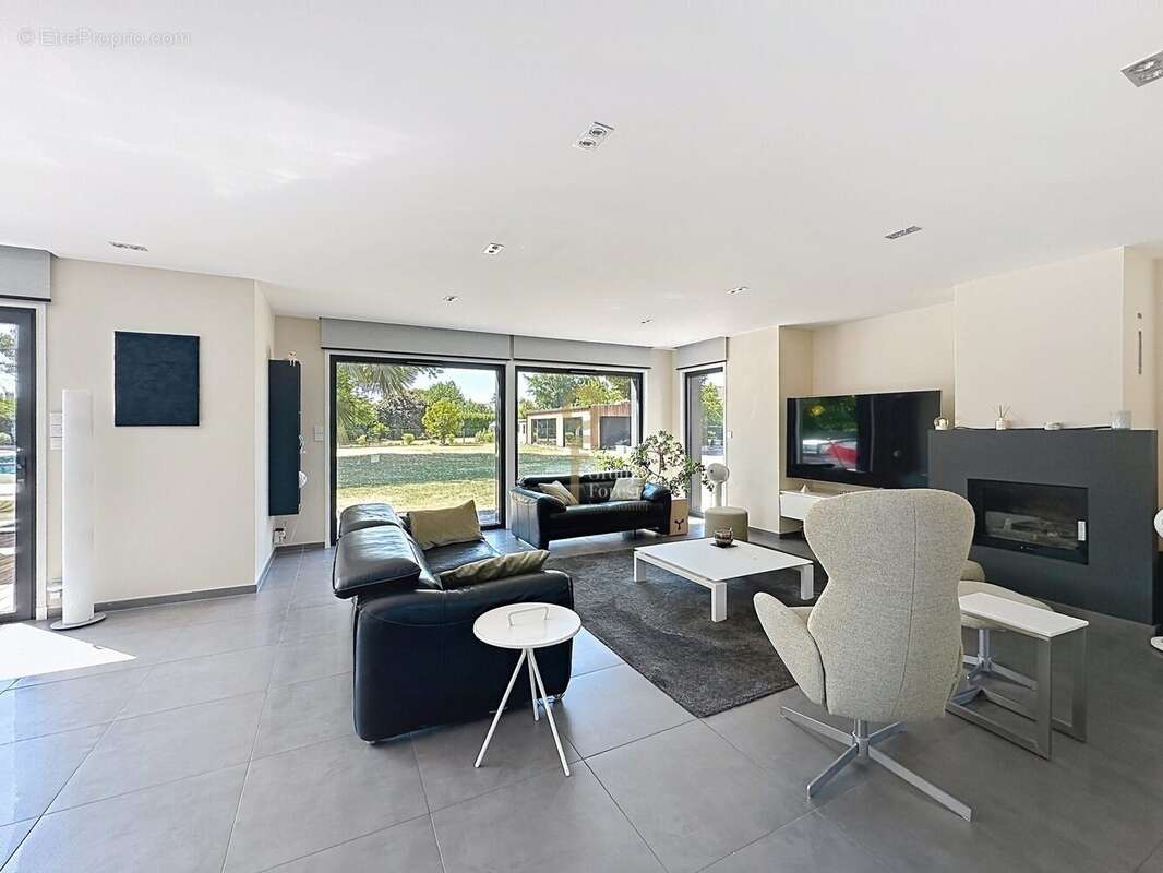 Maison 255 m² à Santes  - photo 2
