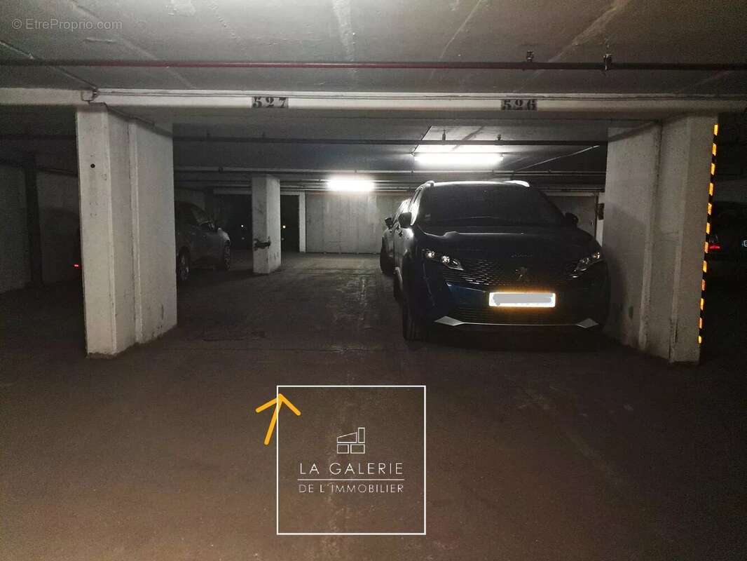 Parking à PARIS-16E