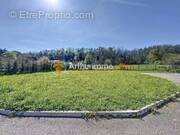 Terrain à SAINT-BONNET-DE-MURE