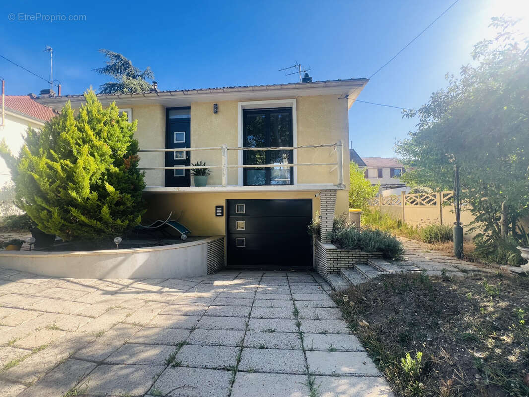 Maison à SARTROUVILLE