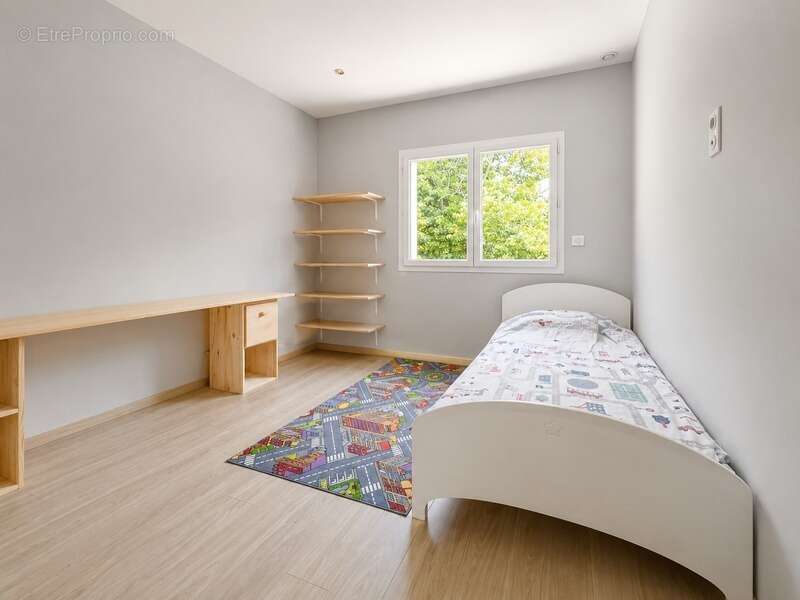 Maison contemporaine de 253 m² avec piscine, garage isolé de 100 m² et terrain de 4 728 m² – CHANCELADE- aucun travaux à prévoir - photo 9