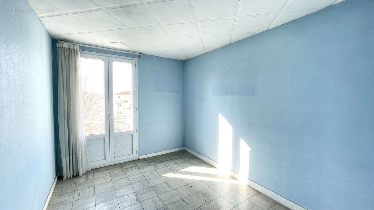 Opportunité! Appartement T4 3 chambres avec Cave secteur Edouard Vaillant / Chartrons - photo 9
