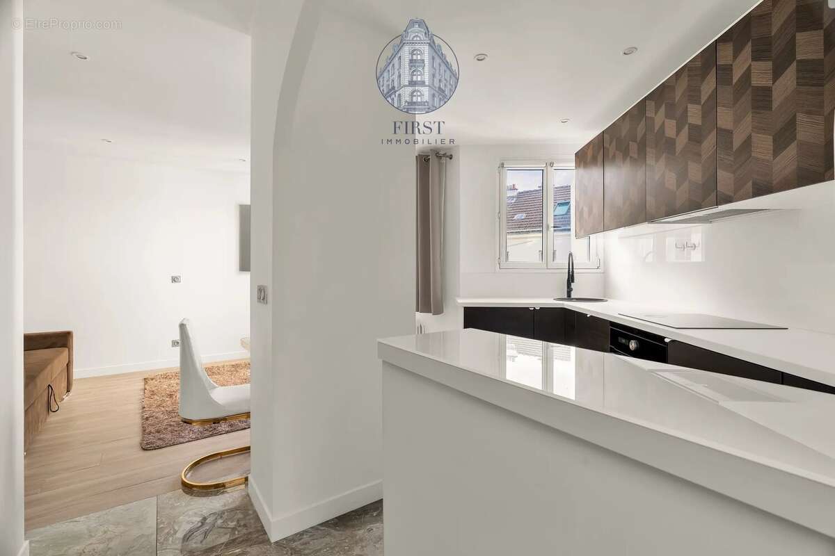 Appartement à PARIS-16E