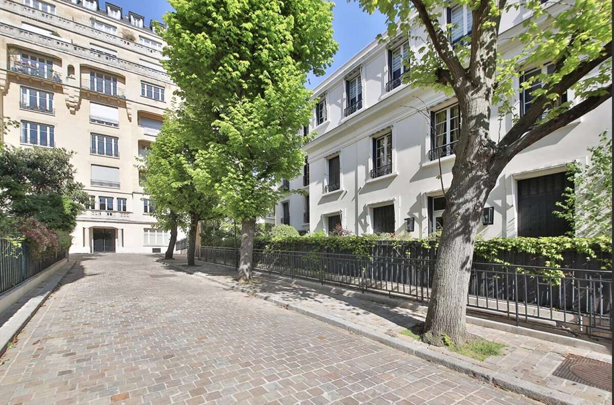Appartement à PARIS-16E