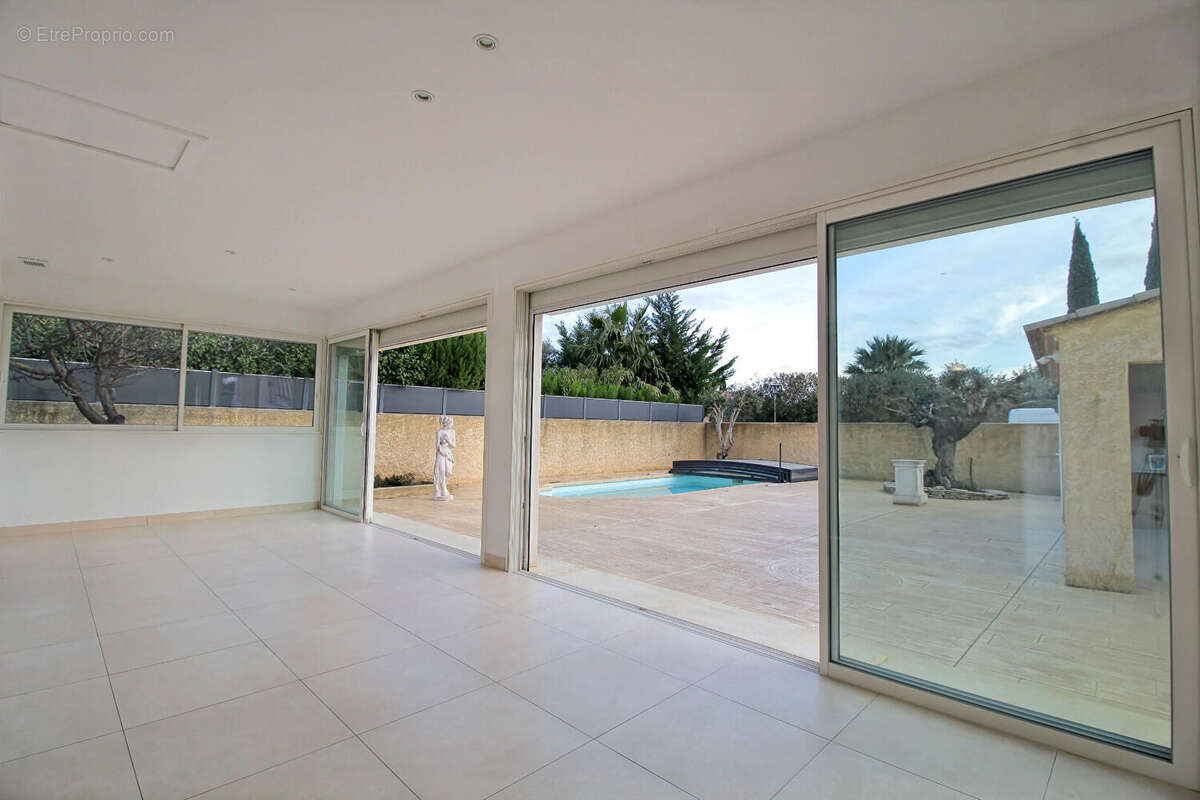 Maison à SAINT-LAURENT-D'AIGOUZE