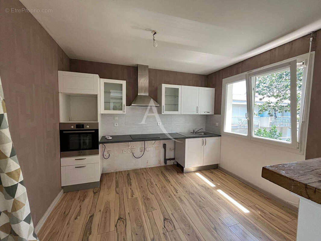 A VENDRE - EXCLUSIVITE - CHALLANS - Appartement - proximite grande surface - 3 pièces - 68 m² - photo 2