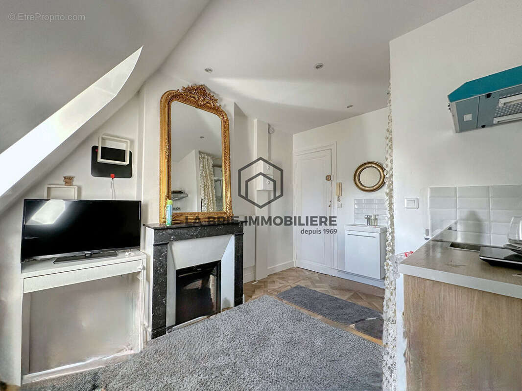 Appartement à PARIS-8E