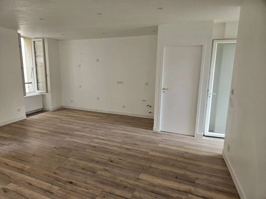 Maison de village avec petite cour intérieure St Agrève - photo 2