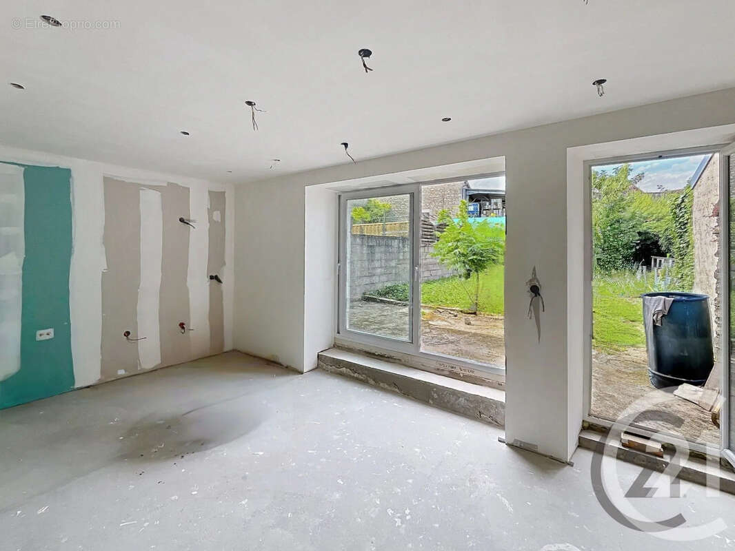 Maison 167 m² à Saint-Bris-Le-Vineux  - photo 4