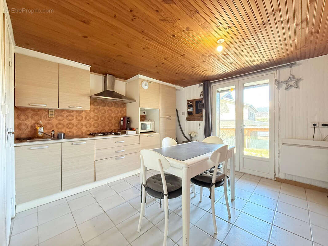 Appartement à MATEMALE